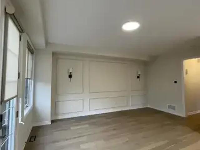 Townhouse for rent in Burlington, Ontario