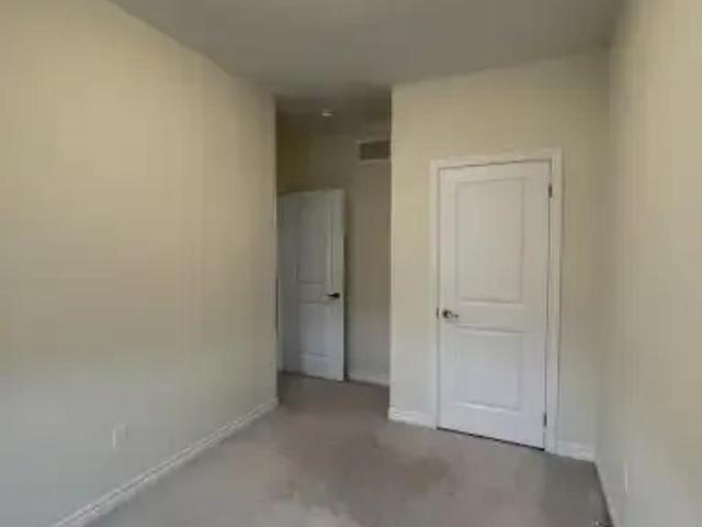 Townhouse for rent in Burlington, Ontario