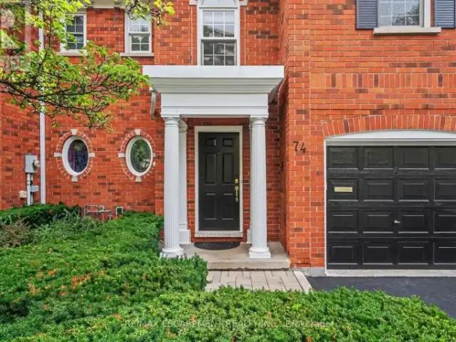Townhouse for rent in Burlington, Ontario