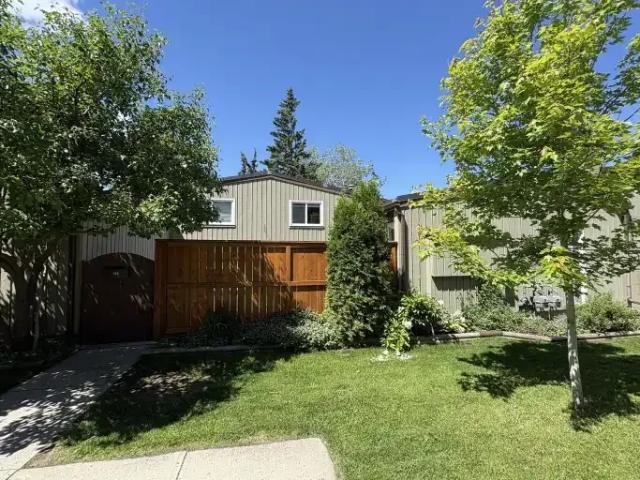 Townhouse for rent in Northwest, Alberta