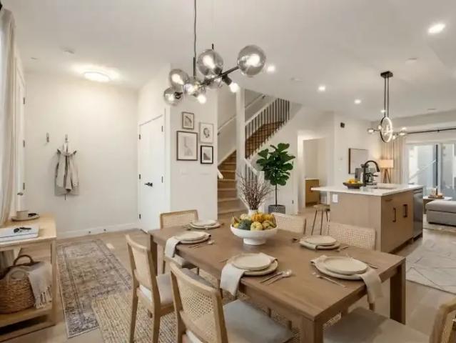 Townhouse for rent in Shaganappi, Calgary