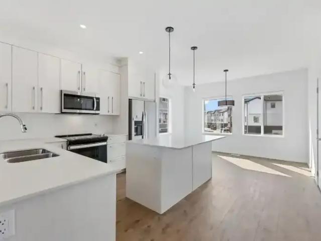 Townhouse for rent in Chestermere, Alberta