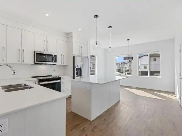 Townhouse for rent in Chestermere, Alberta