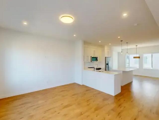 Townhouse for rent in Chestermere, Alberta