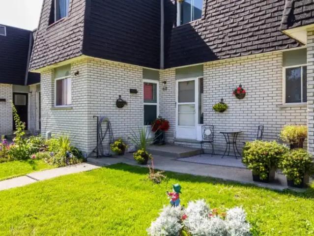 Townhouse for rent in Wanup, Ontario