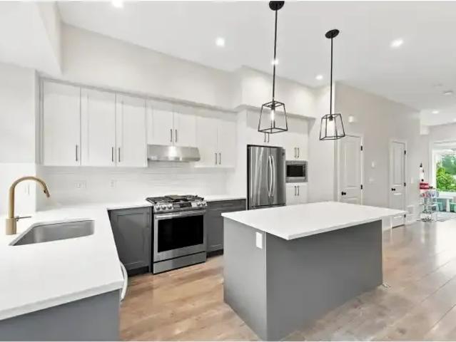 Townhouse for rent in Surrey, British Columbia