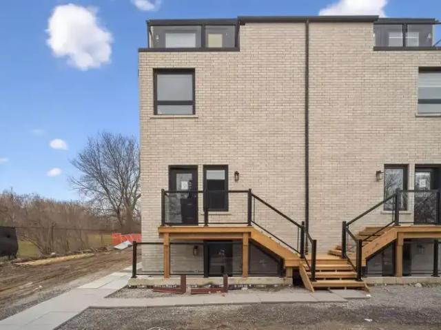 Townhouse for rent in Woburn, Ontario