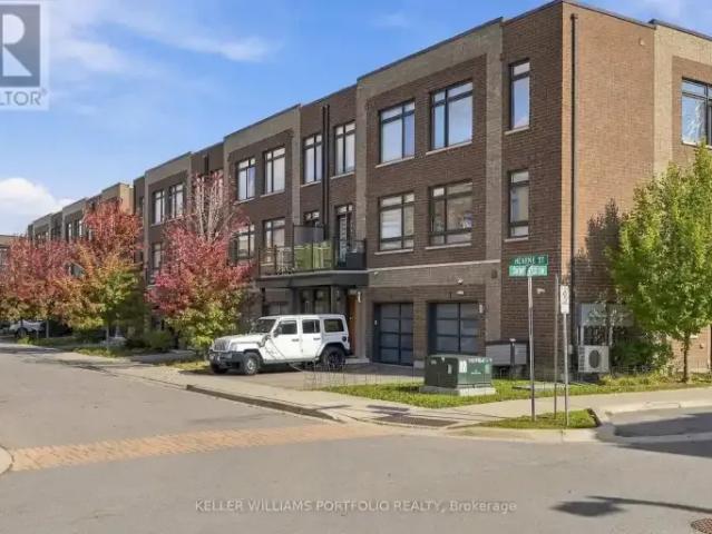 Townhouse for rent in Woodbridge Park, Vaughan