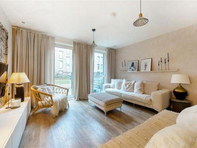 Townhouse for sale in Upton Park, Greater London