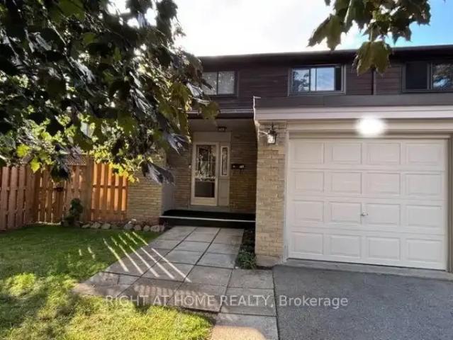 Townhouse for rent in Burlington, Ontario