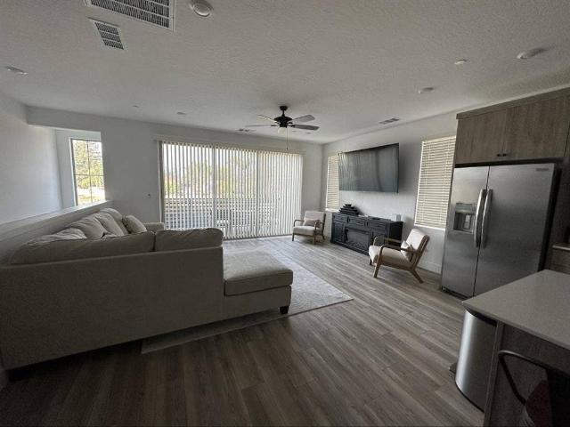 Room for rent in Clovis, California