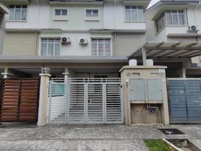 Townhouse for rent in Petaling, Subang Jaya