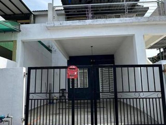 Townhouse for sale in Malaka