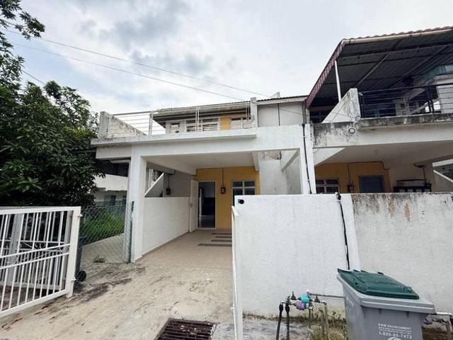 Townhouse for sale in Malaka