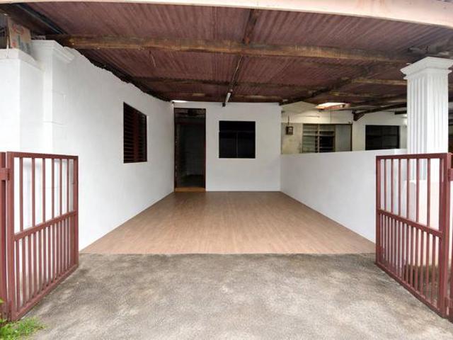 Townhouse for sale in Malaka