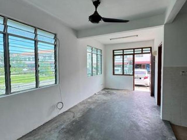 Townhouse for sale in Malaka
