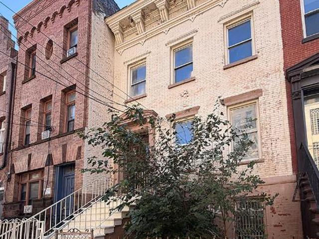 Townhouse for sale in Mott Haven, New York