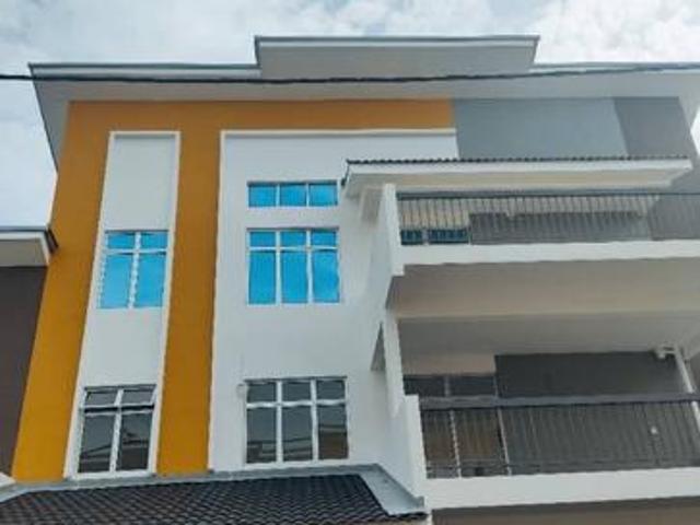 Townhouse for sale in Malaka