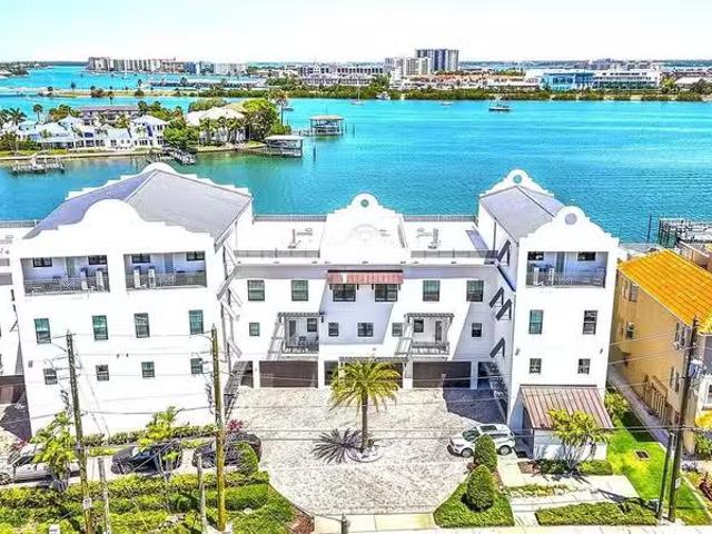 Condo for sale in Largo
