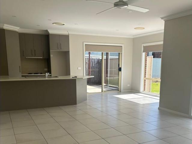 Townhouse for rent in Brimin, Victoria