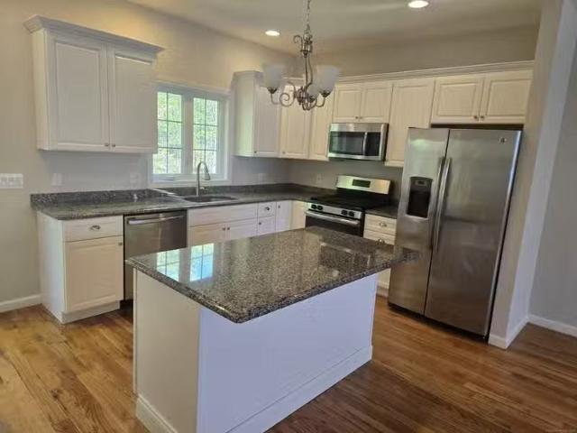 Condo for rent in Monroe
