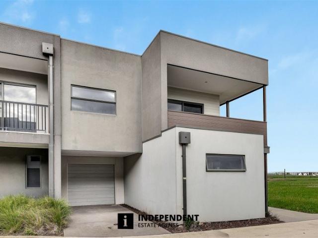 Townhouse for sale in Camerons Creek, Victoria