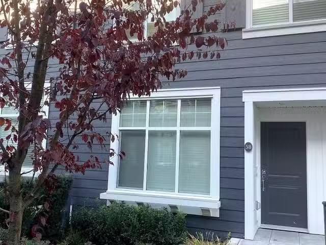 Condo for rent in Surrey, British Columbia