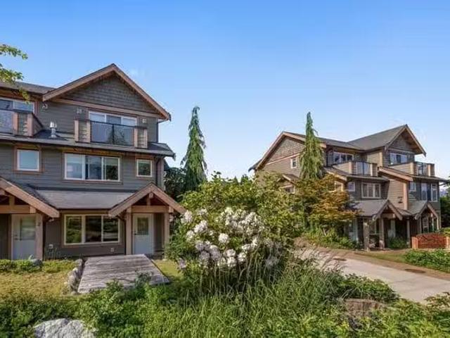 Condo for sale in Gibsons, British Columbia
