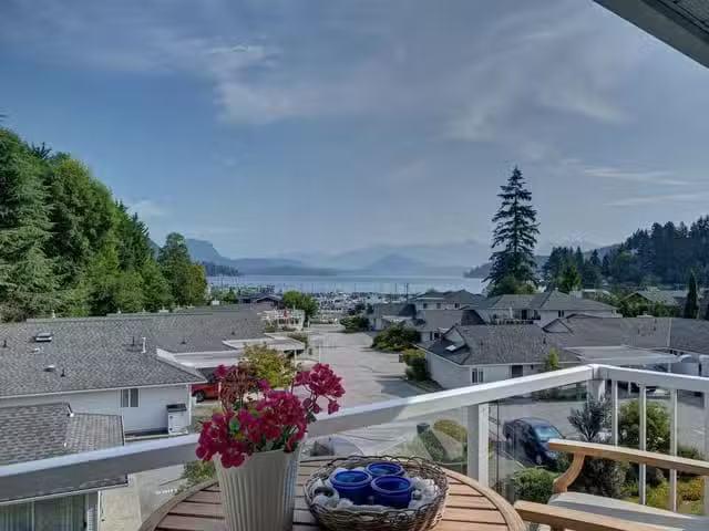 Condo for sale in Gibsons, British Columbia