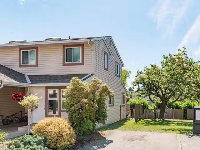Condo for sale in Gibsons, British Columbia