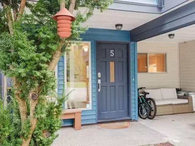 Condo for sale in Gibsons, British Columbia