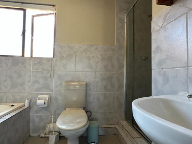 Townhouse for sale in Johannesburg, Mondeor
