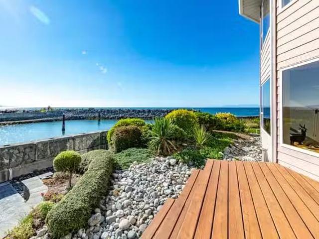 Condo for sale in Sechelt, British Columbia