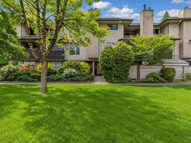 Condo for sale in Surrey, British Columbia