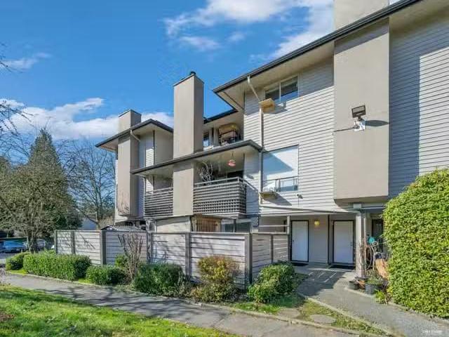 Condo for sale in Surrey, British Columbia