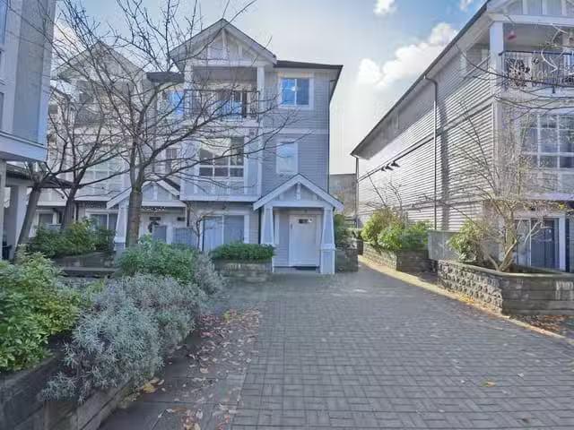 Condo for sale in Surrey, British Columbia