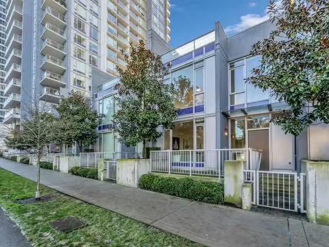 Condo for sale in Surrey, British Columbia