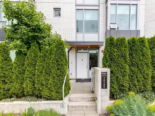 Condo for sale in Surrey, British Columbia