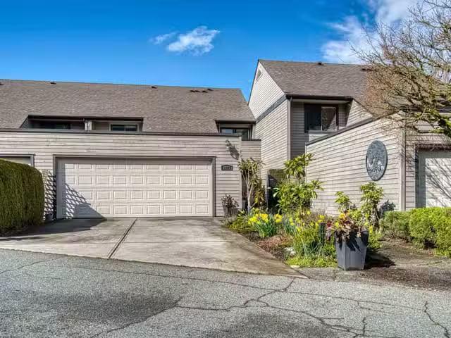 Condo for sale in Surrey, British Columbia