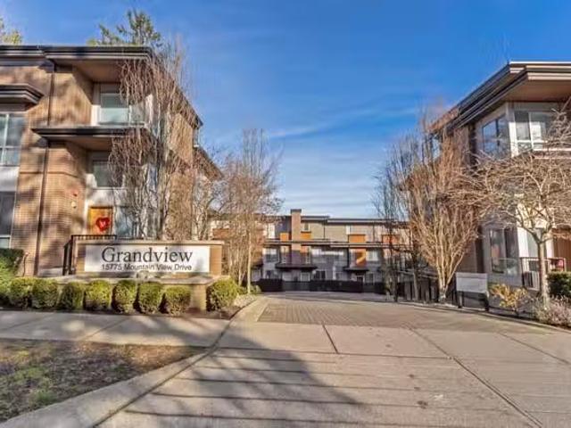Condo for sale in Surrey, British Columbia