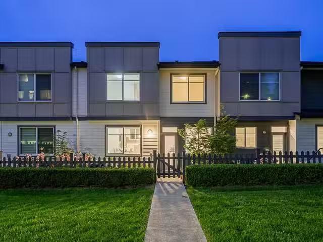 Condo for sale in Surrey, British Columbia
