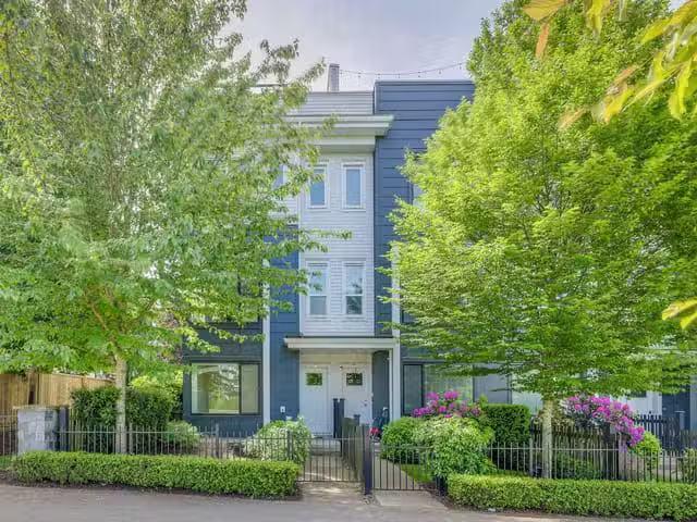 Condo for sale in Surrey, British Columbia