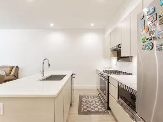 Condo for sale in Surrey, British Columbia