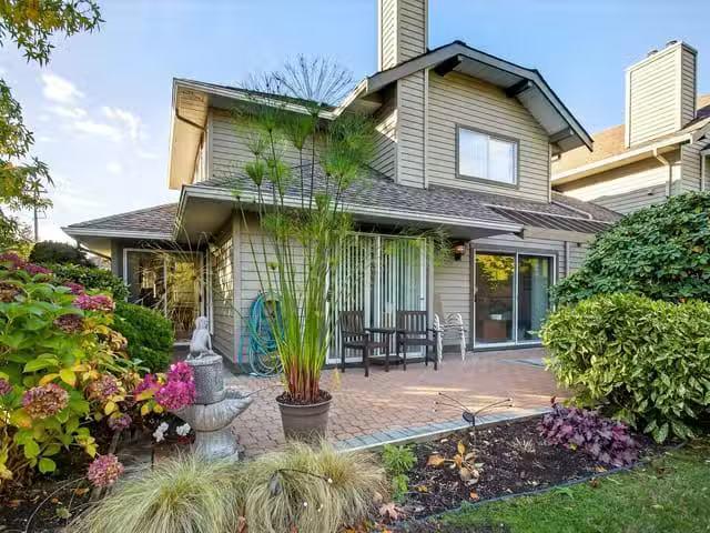 Condo for sale in Surrey, British Columbia