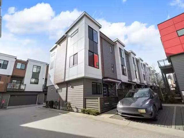 Condo for sale in Surrey, British Columbia