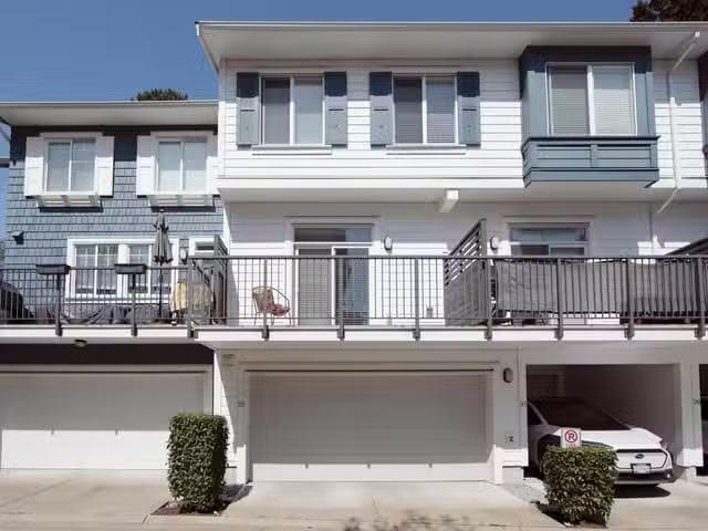 Condo for sale in Surrey, British Columbia