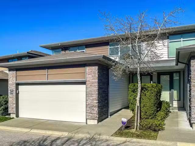 Condo for sale in Surrey, British Columbia