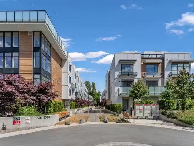 Condo for sale in Surrey, British Columbia