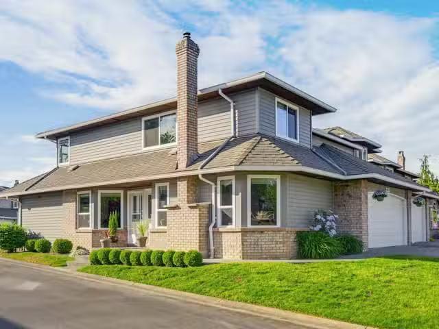 Condo for sale in Surrey, British Columbia