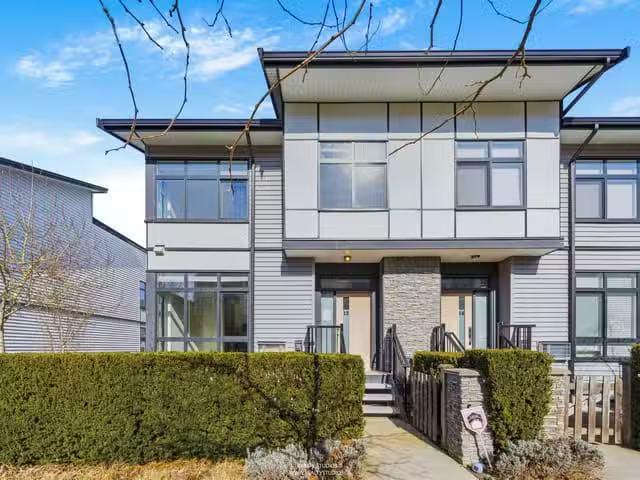 Condo for sale in Surrey, British Columbia